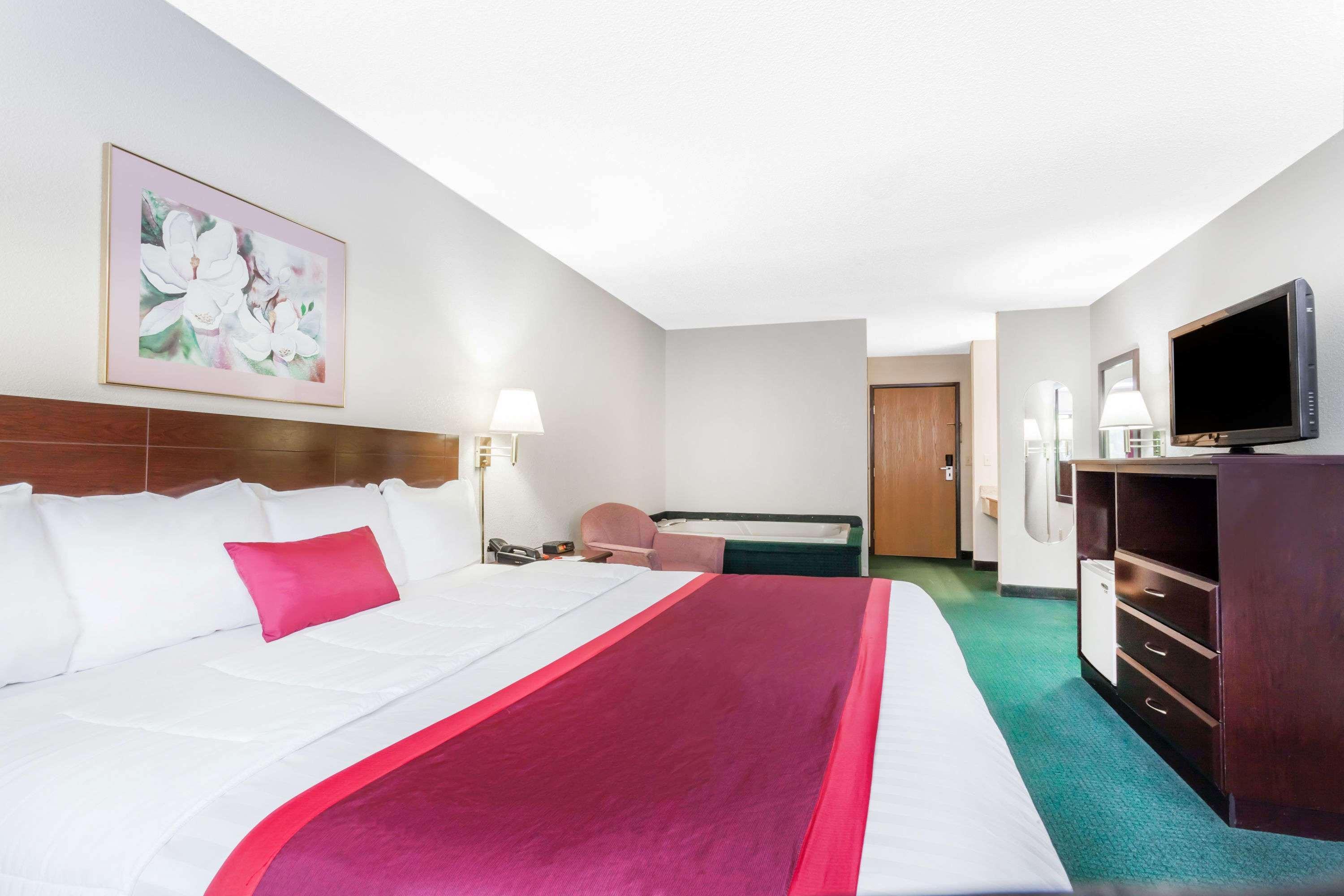 Ramada By Wyndham Tell City Exterior foto