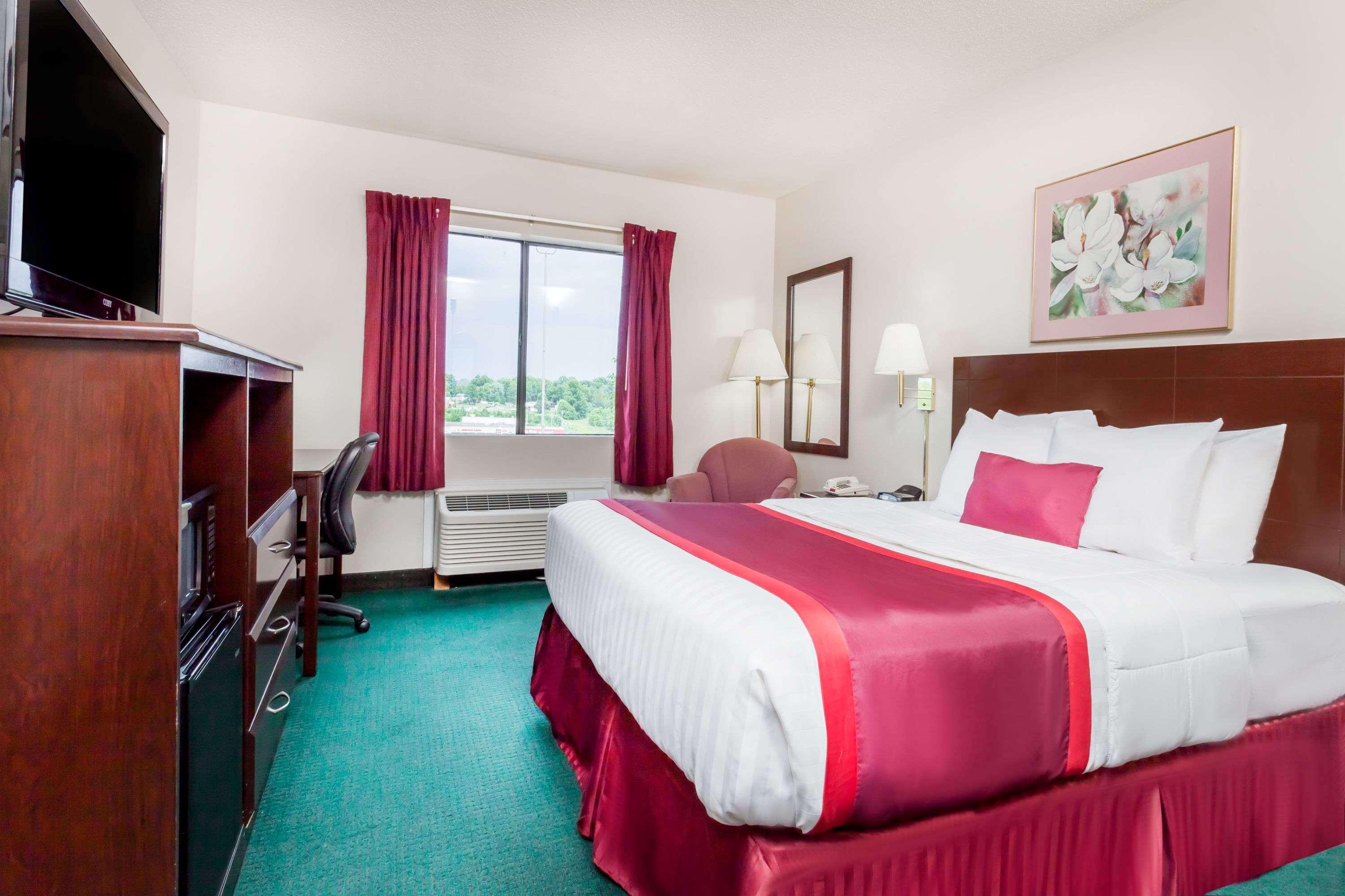 Ramada By Wyndham Tell City Exterior foto